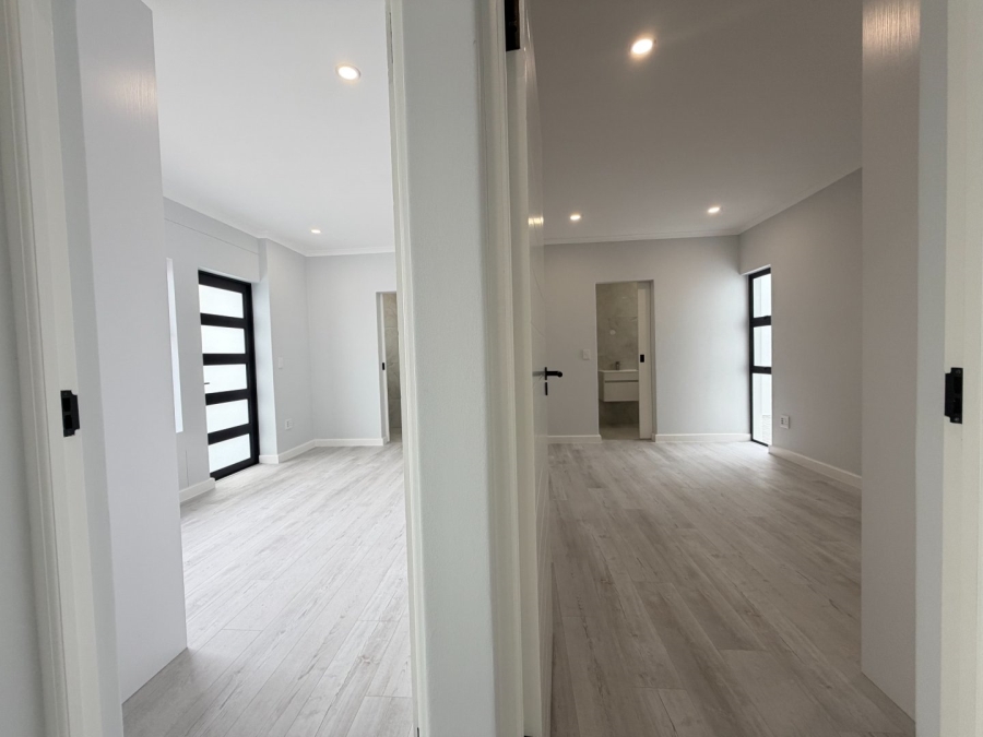 5 Bedroom Property for Sale in Sandown Western Cape